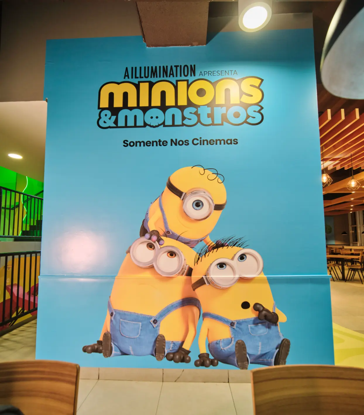 Painel de personagens de Minions e Monstros dentro da loja