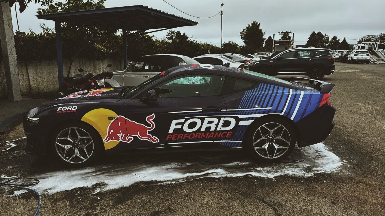 Veículo finalizado no paddock