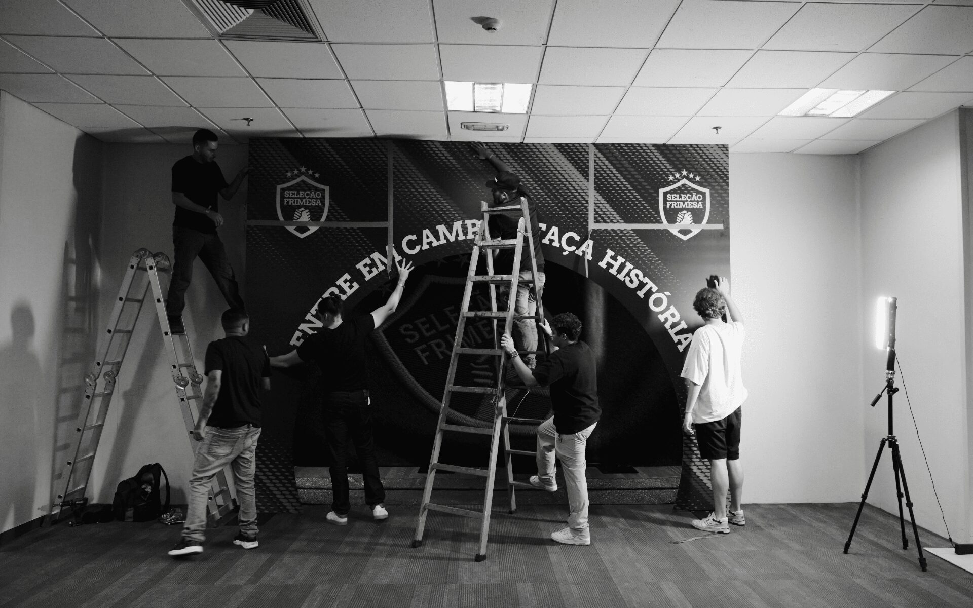 Equipe de instalação da ativação Frimesa