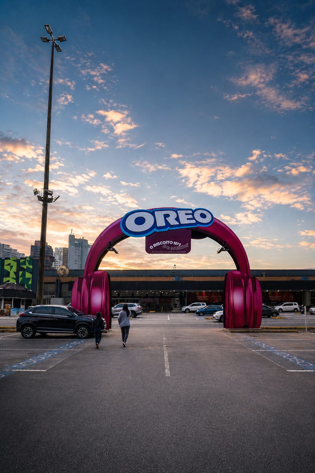 Portal Oreo no entardecer com vista vertical