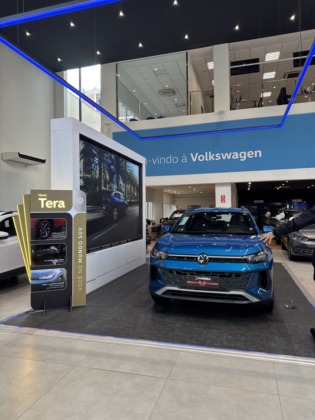 Totem instalado na concessionária Volkswagen